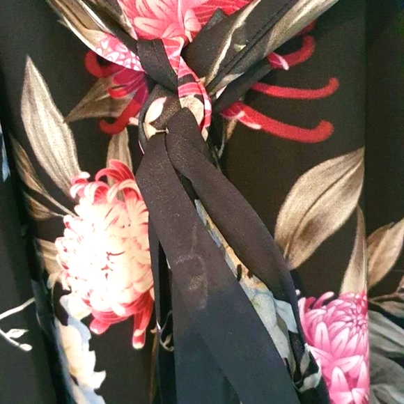 COPY - City Chic Floral Dress - Picture 3 of 12